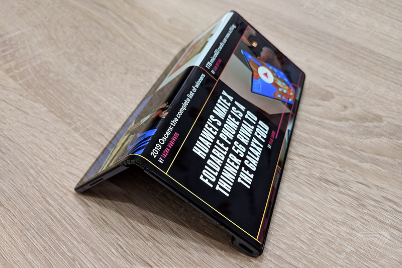 折疊屏手機Mate X：感覺不到中間有折痕